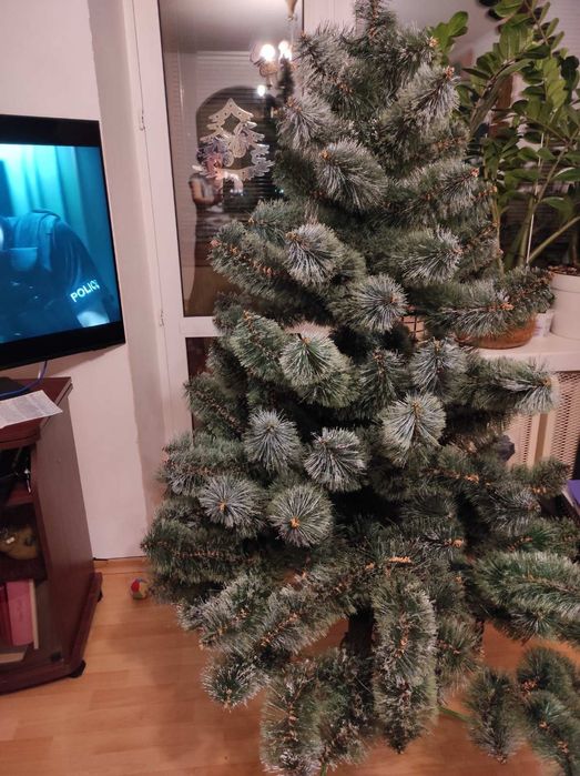 Красивая  пышная искусственная сосна 1,80м.