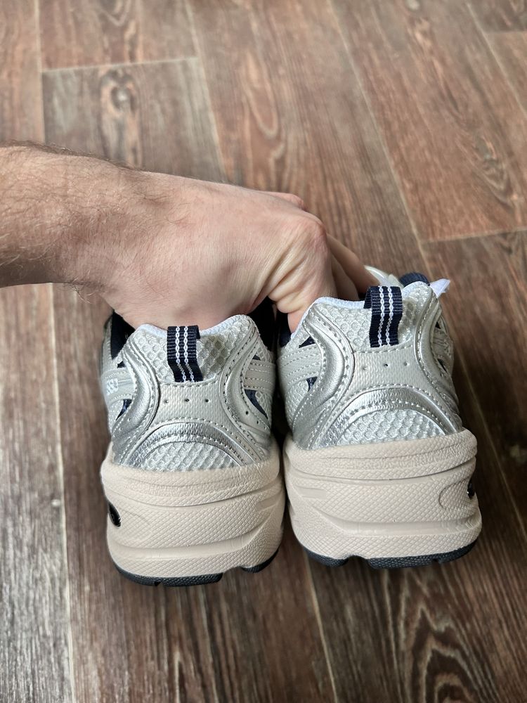 Жіночі кросівки New Balance 530