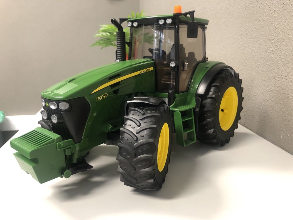 Trator John Deere 7930