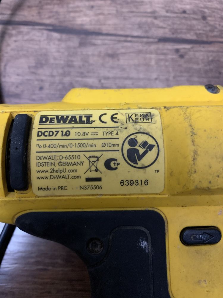 Аккумуляторный шуруповерт DeWALT DCD710D2
