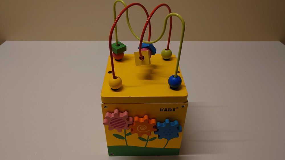 Drewniana interaktywna kostka Kabi