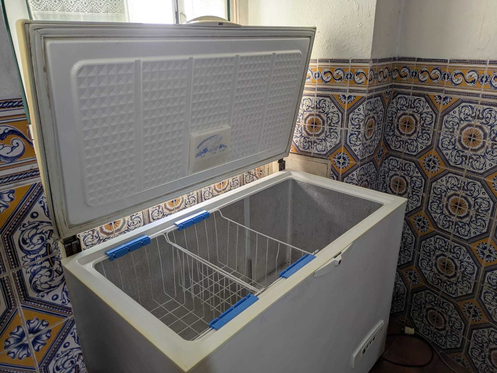 Arca Horizontal Whirlpool AFG 531/G – 327L