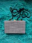 Clutch cinza e dourada