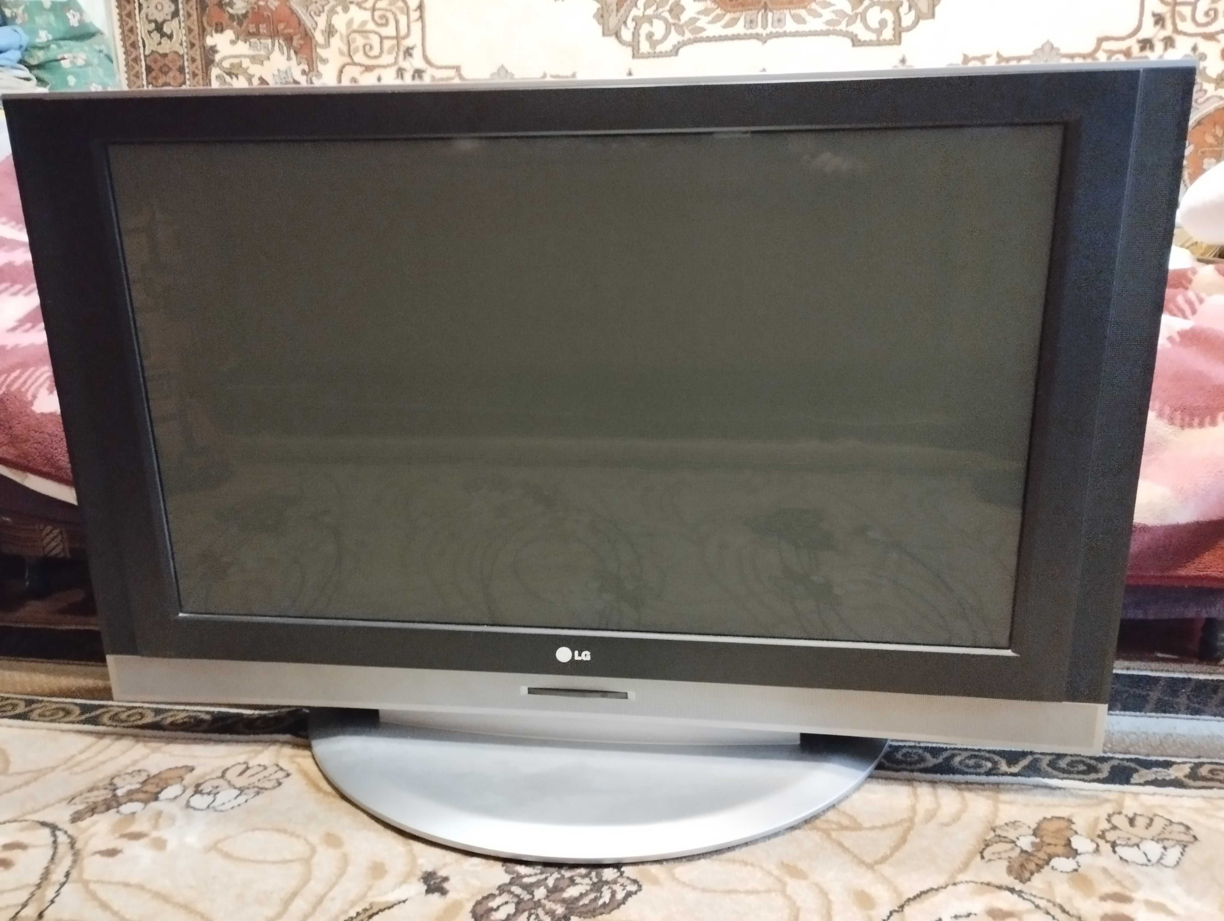 Плазма LG 42PC3RV 42 дюйма + Smart TV box Tanix TX68
