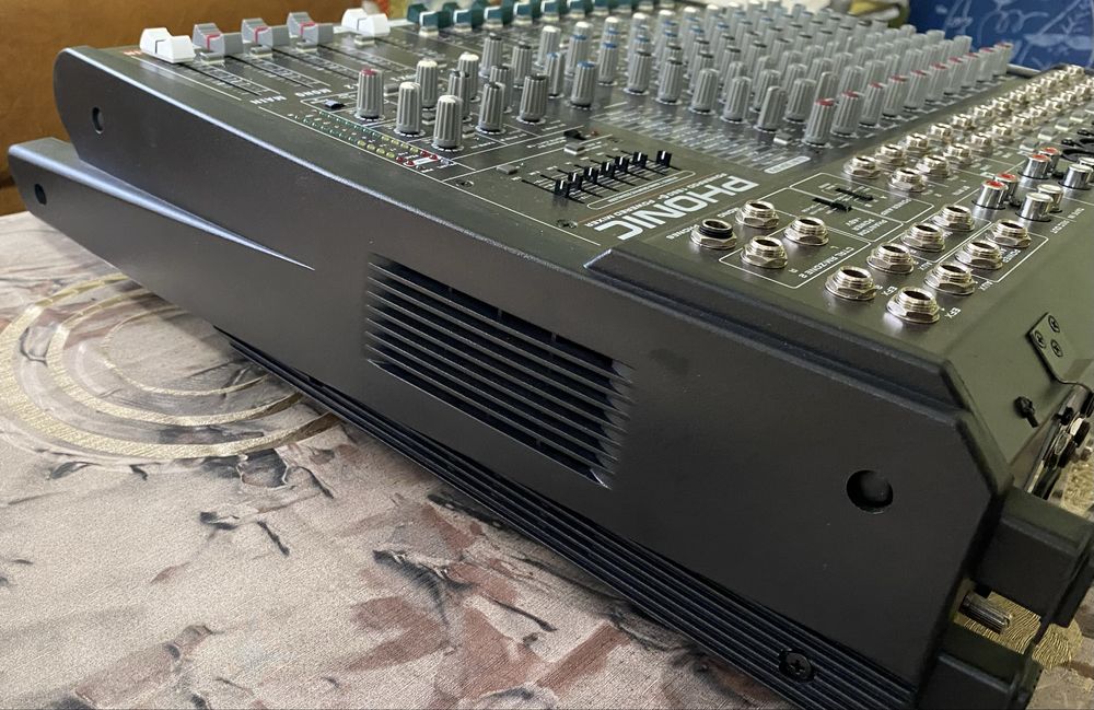 Активний мікшерний пульт - Phonic POWERPOD 1860 Plus