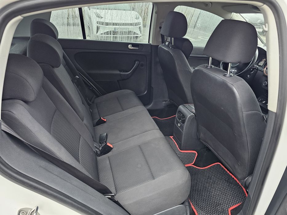 Volkswagen Golf Plus 2011 сімейний автомобіль на автоматичніц короб