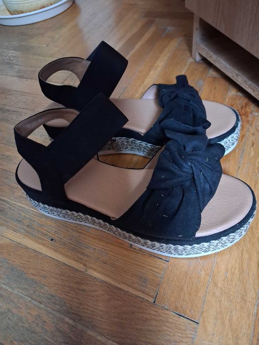 Sprzedam espadryle na grubej podeszwie rozmiar 40