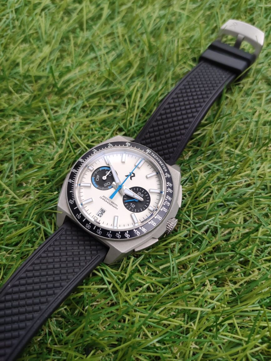RZE Valour Chronograph - Tytan, Seiko meca-quartz, Microbrand