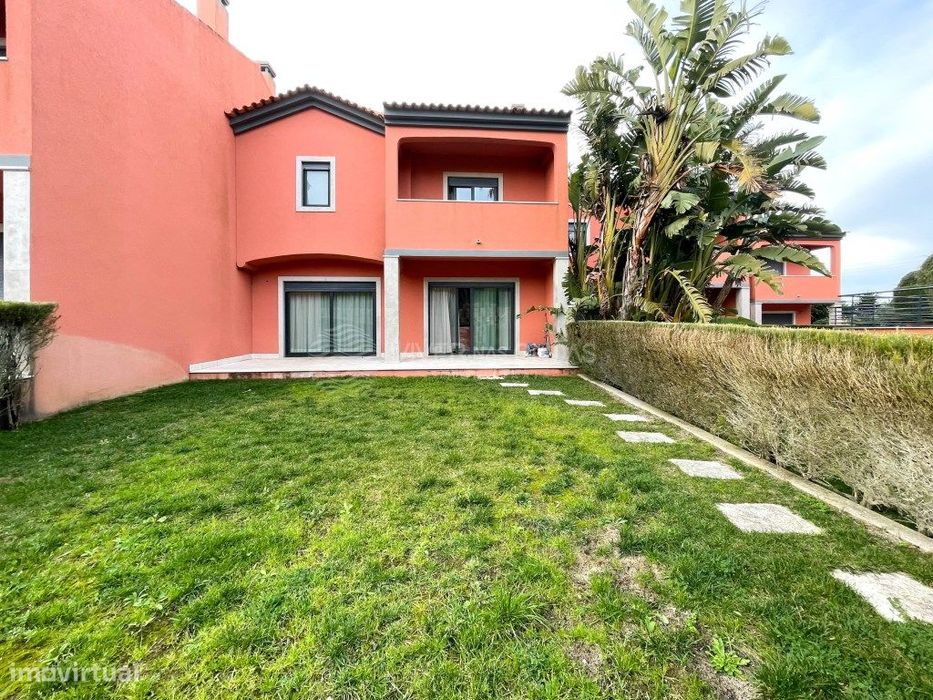 Moradia T3 em condomínio fechado c/ piscina - SESIMBRA.