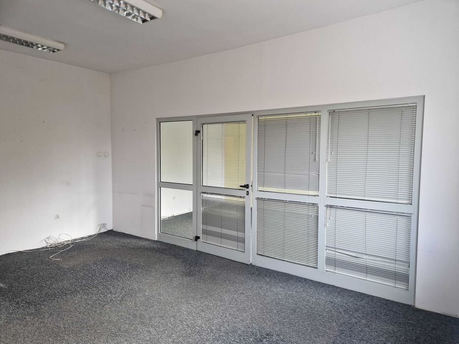 Biuro 58 m2 - Trakt św. Wojciecha 29. Trzy pokoje. 2970 netto.