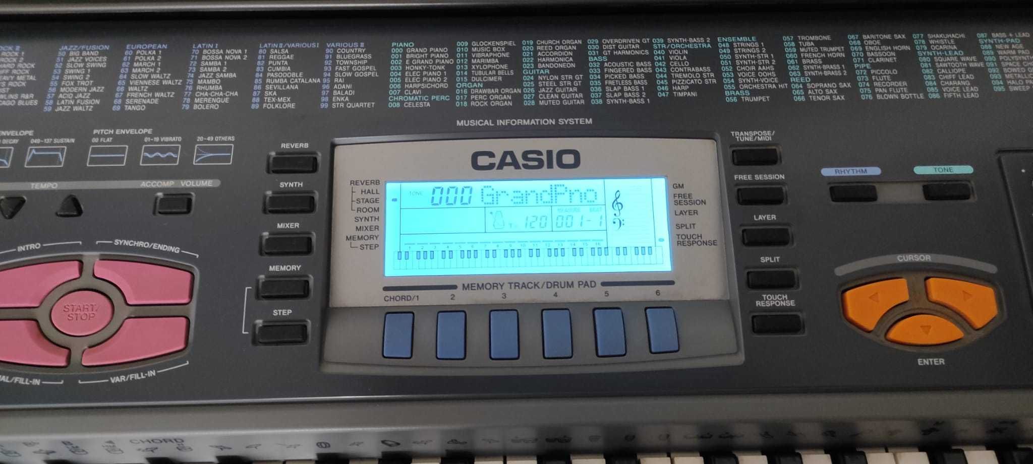 Piano Casio WK 1200 com suporte e pedal