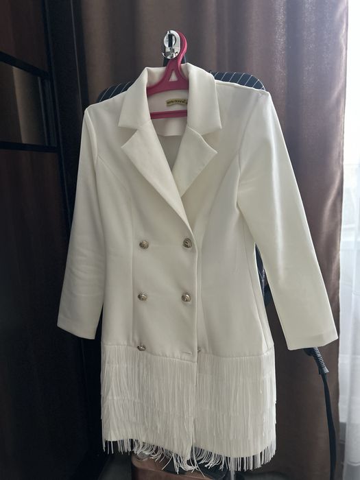 Сукня~піджак білого кольору