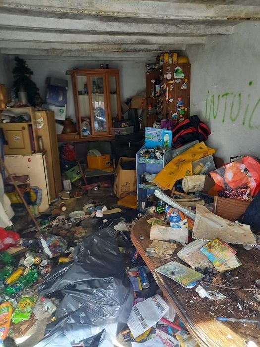 Wywóz Mebli Opróżnianie Mieszkań Domów Piwnic Strychów Garaży itp