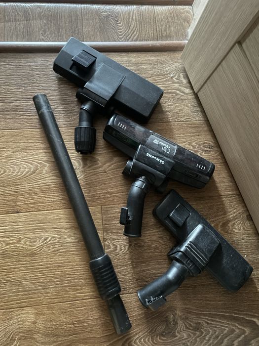 Щітки, шланг на пилосос. Бу,