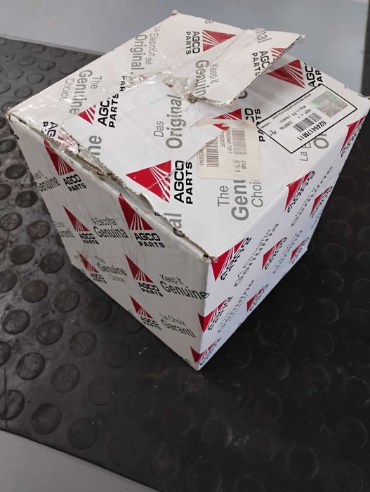 Zestaw klamki tylnej szyby Massey Ferguson 6249.417M11 ORYGINAŁ CNH