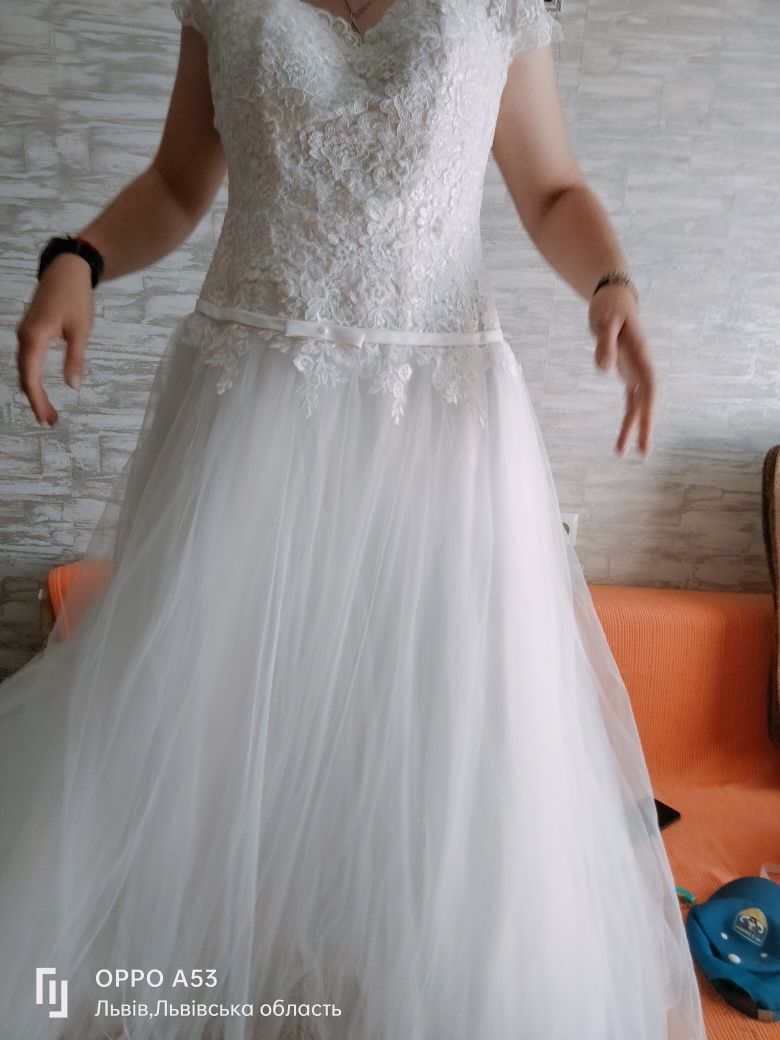 весільна сукня з кругом