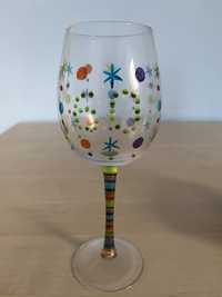 Szklany kieliszek do wina ręcznie wykonany lub zamiana akwarium