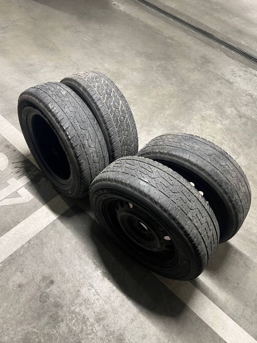 Kola z oponami  letnimi toyota prius/auris 215/65R16
