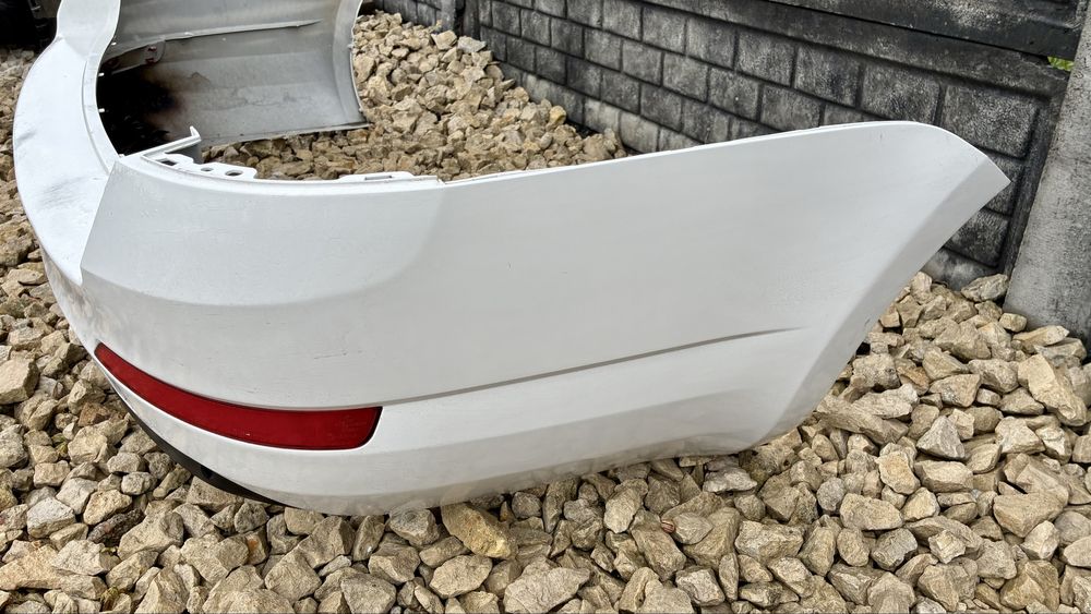 Zderzak tylny 4xPDC bialy LF9E Skoda Octavia 3 III kombi 12- oryginal