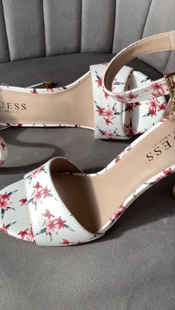 GUESS ОРИГІНАЛ. Нові жіночі босоніжки білі каблук 35.5 квіти