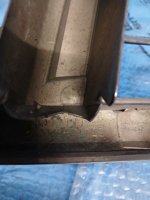 Atrapa grill przednia TOYOTA LAND CRUISER 120 rok 03-09