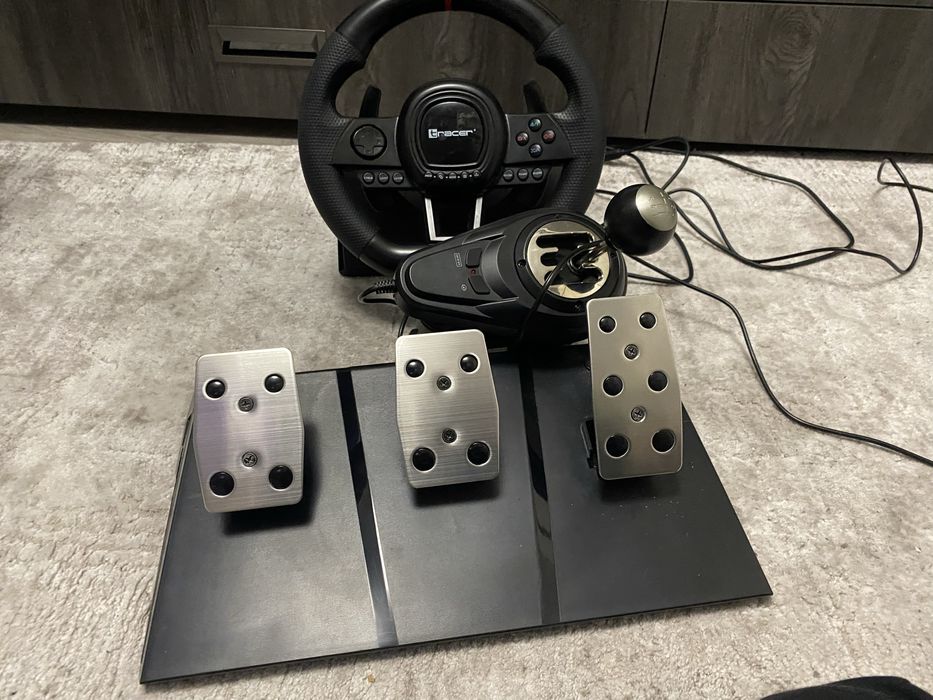 Продам руль ігровий Tracer з кробкою передач та педалями.