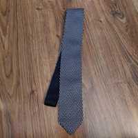 Gruby krawat w pepitkę