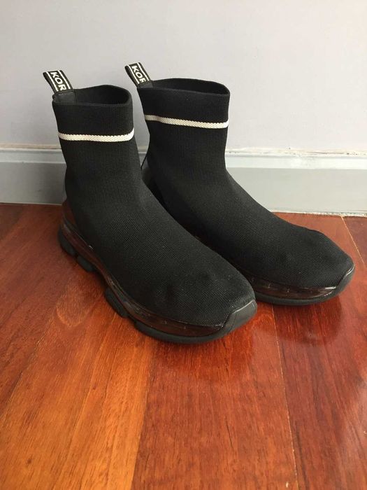 Botins pretos tecido --- MICHAEL KORS -- nr. 35 ( Modelo: Kendra )