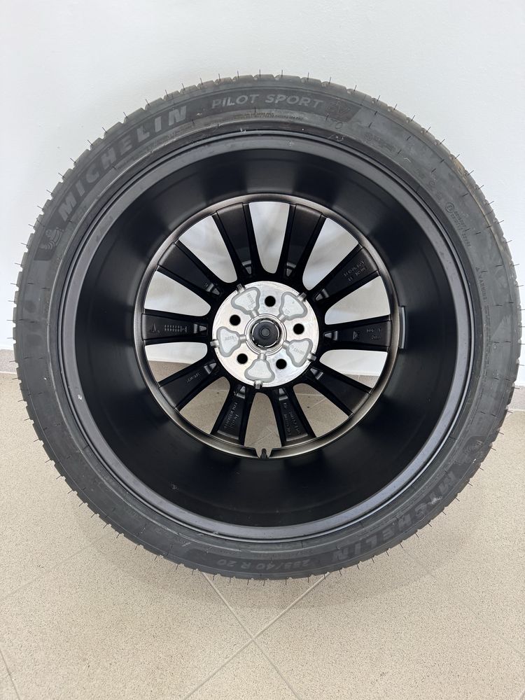Nowe Koła Tesla 20x9,5 ET45