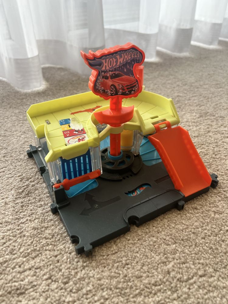 Hotwheels набір треки гірки автомийка
