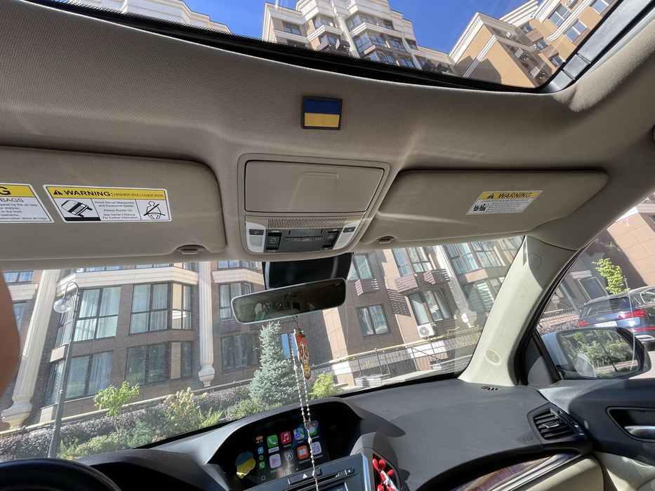 Автомобіль Acura MDX Акура