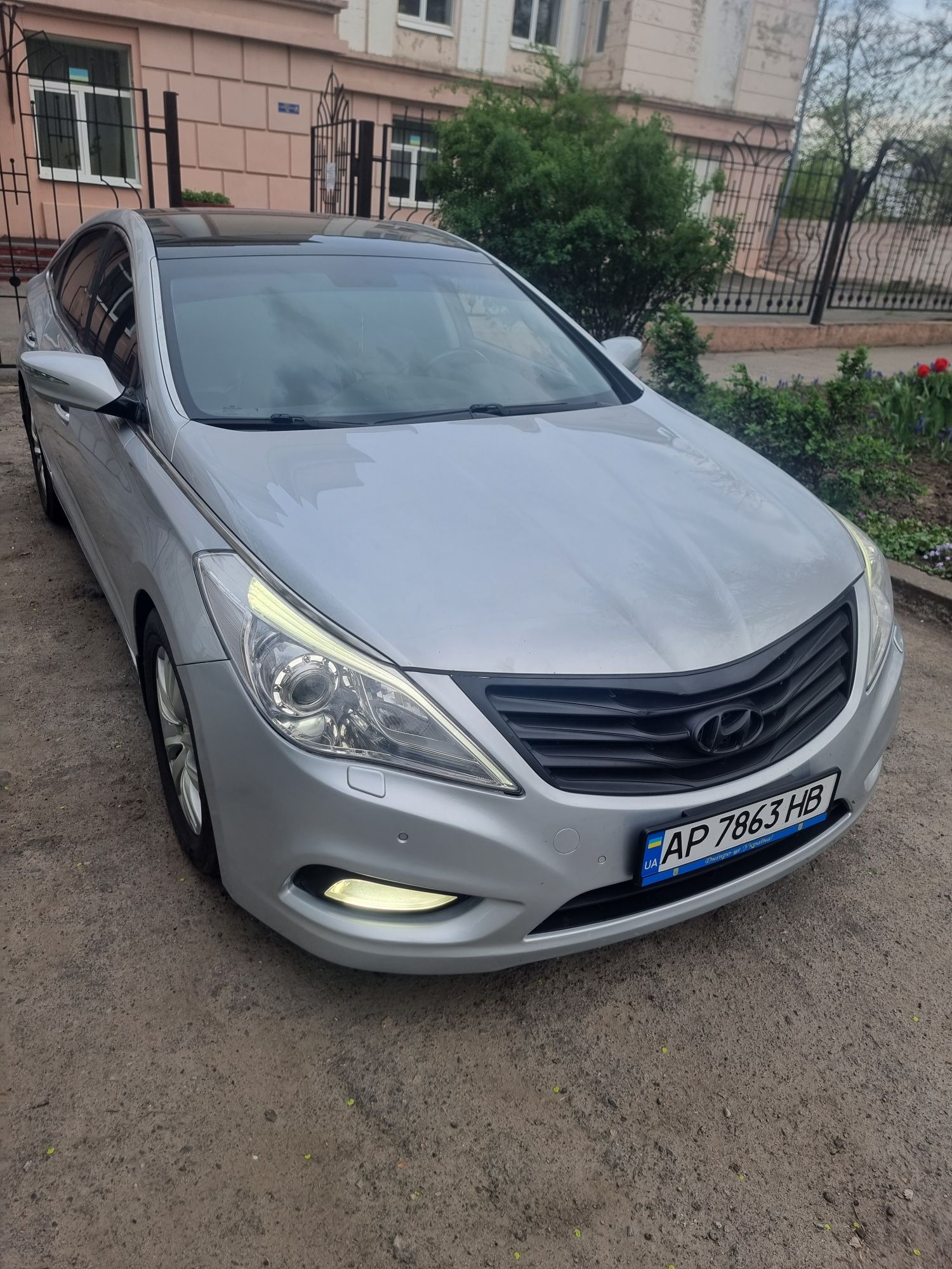 Hyundai Azera Official