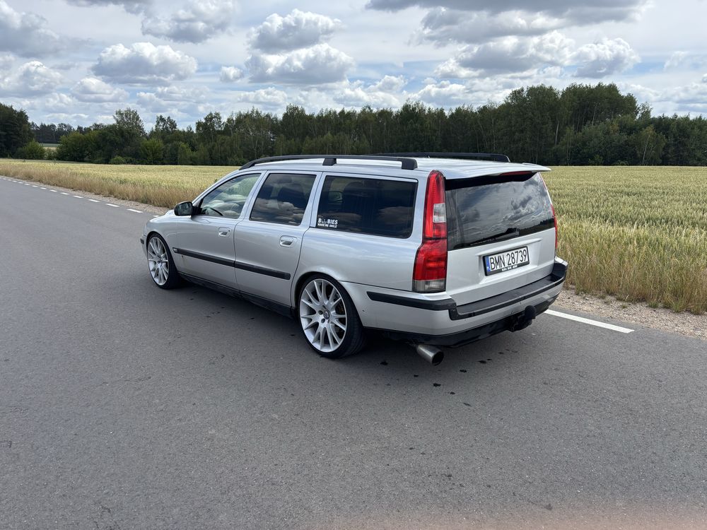 Volvo V70 2.5T AWD!!