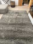 Tapete Cinza de pelo medio confortavel de tamanho 1,75 x 2.00.