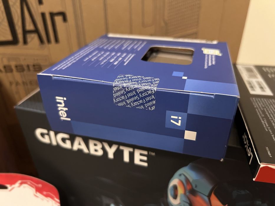 Komputer gamingowy I7 13700KF RX 7800 XT 32GB DDR5 1TB biały nowy!