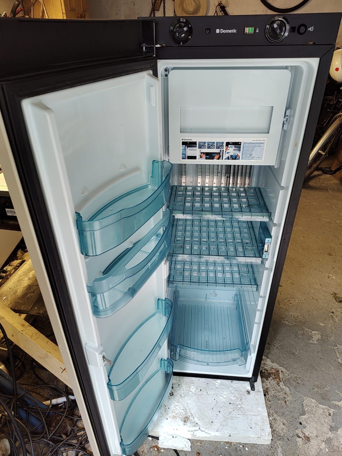 Lodówka Dometic RML8330