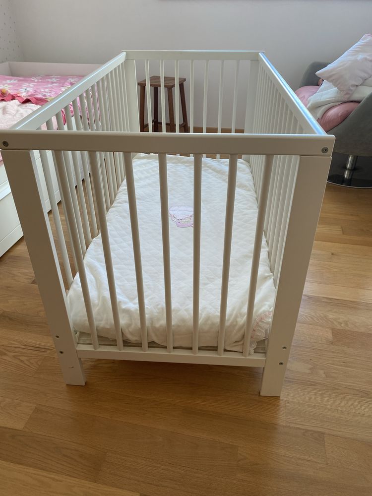 Berço de bebé com colcão incluido