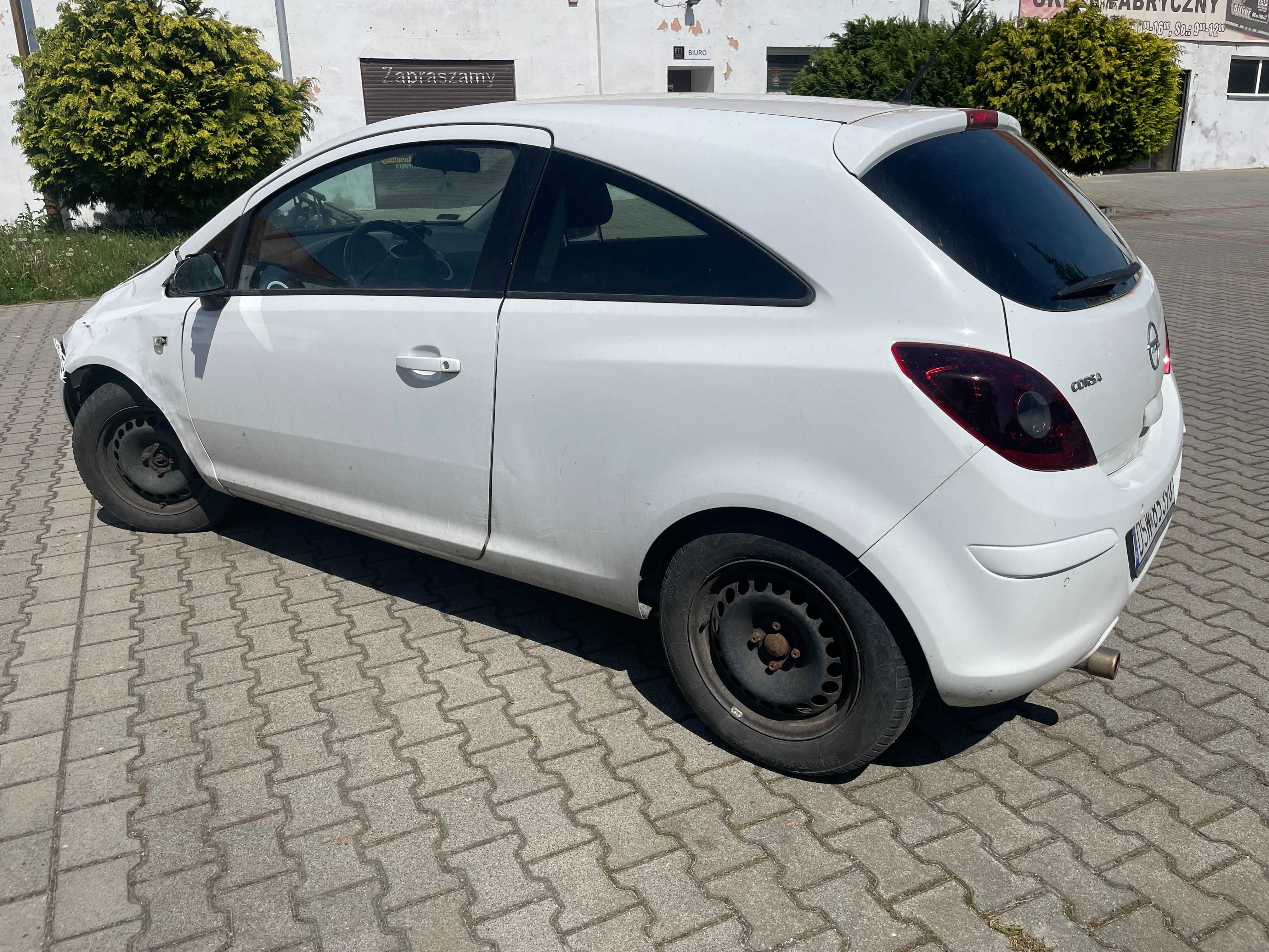 Opel Corsa D 1.4 benzyna Black & White, uszkodzony