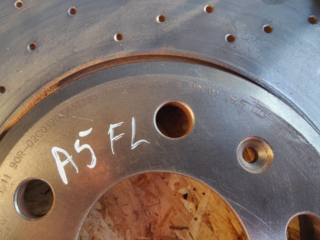 Hamulce tarcze brembo zaciski jarzma 320mm Audi a4 b8 A5 8t