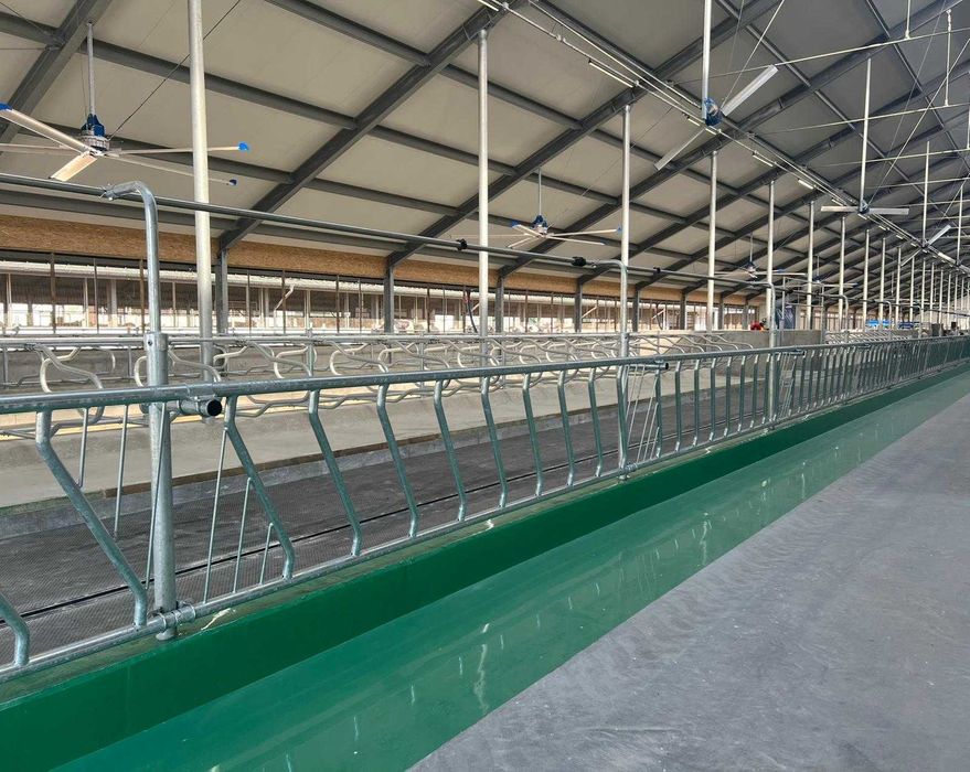 Agrafki Obejmy Rury Drabiny wyposażenie obory KOMPLETNE!