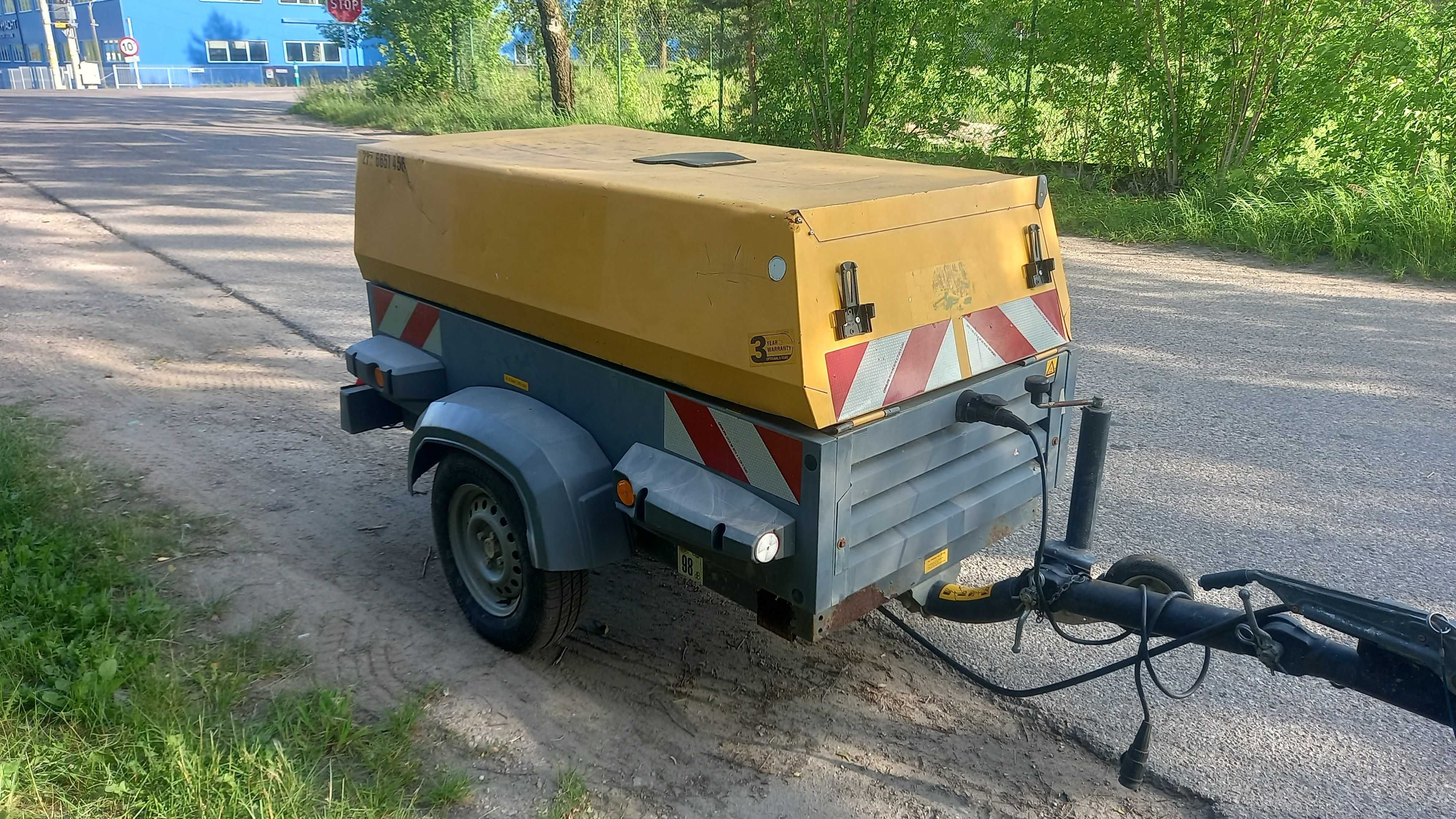 Sprężarka śrubowa kompresor Atlas Copco XAS 67 plus agregat prąd