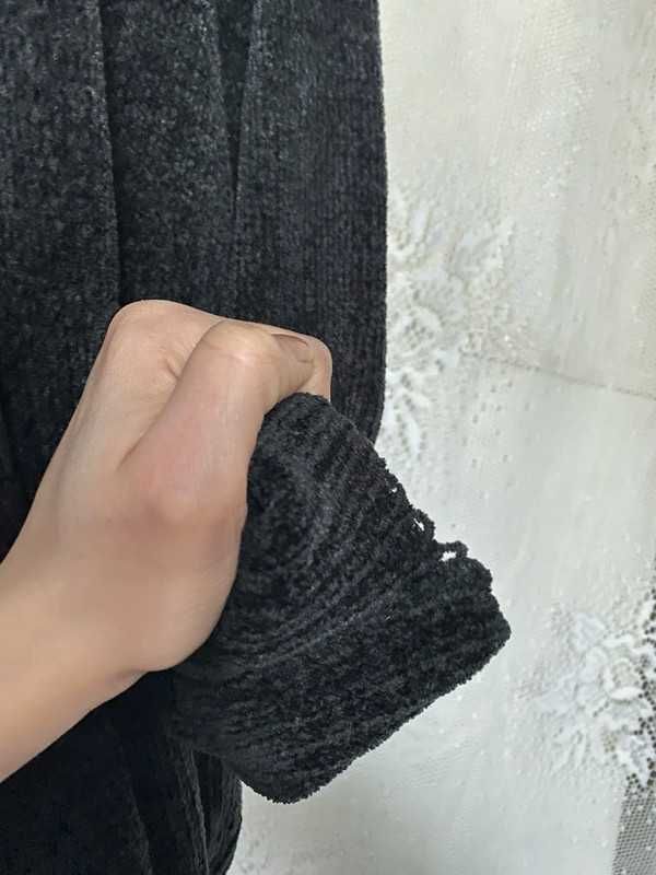 Czarny miękki sweter z dekoltem V Montego S/36 oversize