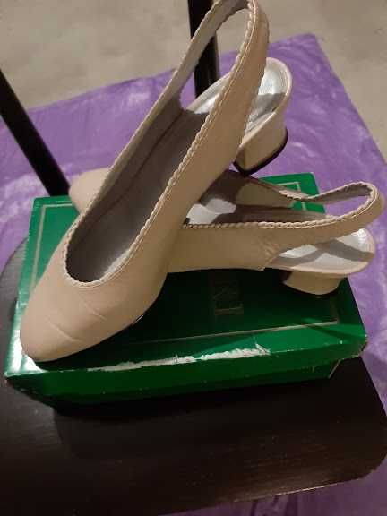 Sapatos de senhora novos tamanho 42