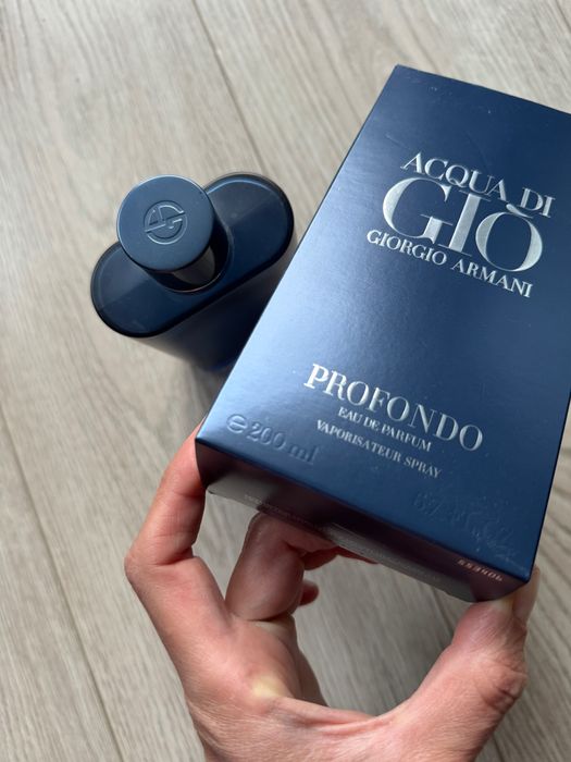 Pusta butelka z pudełkiem Acqua di Gio Profondo