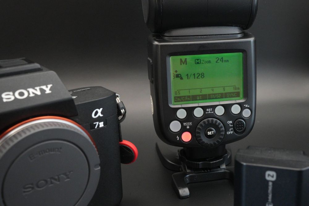 Sprzedam Sony a7 III z lampą Godox