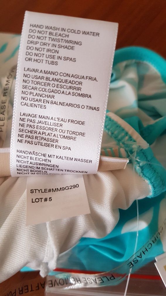 Michael Kors Turquoise góra od bikini z falbanką
Przypinane ramiączka