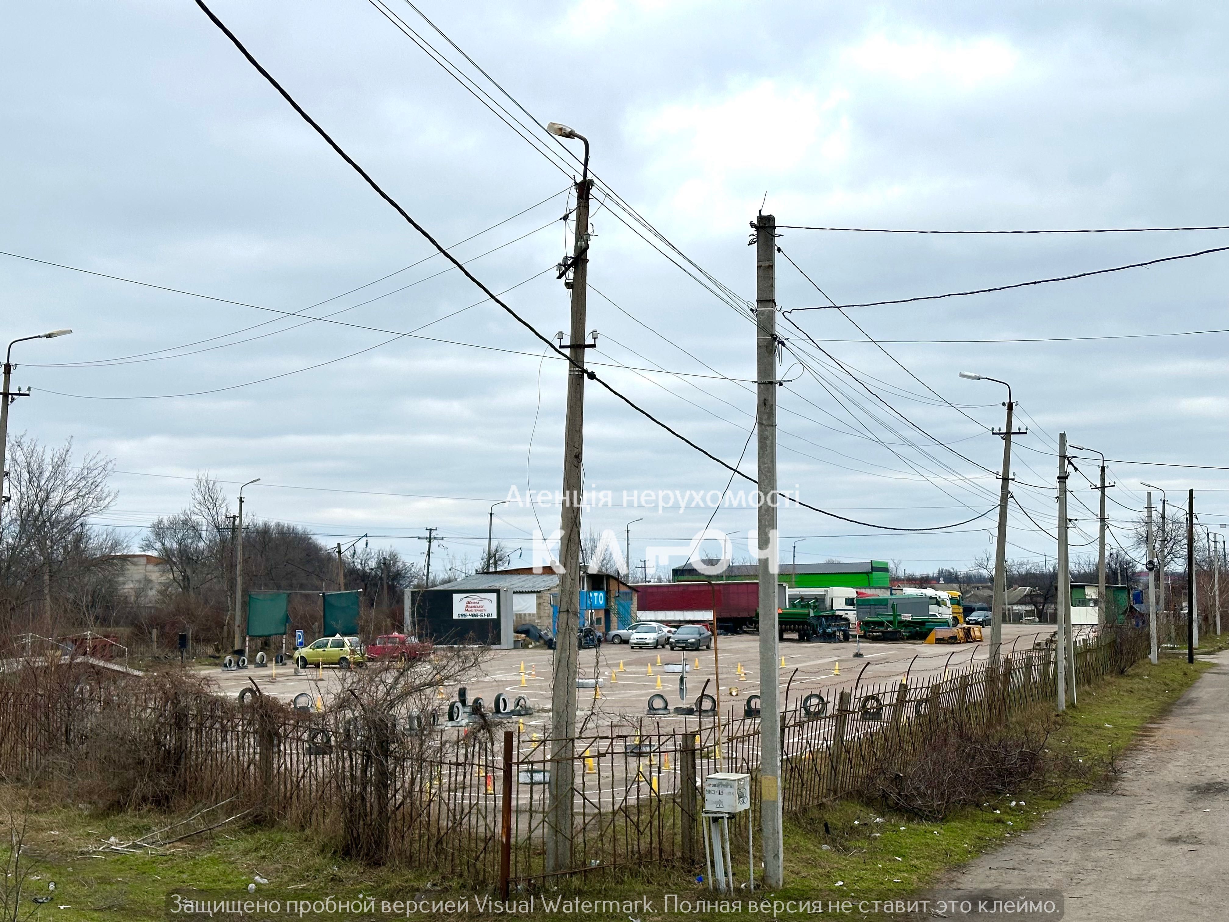 Продаж комплексу будівель з ділянкою 0,95 Га