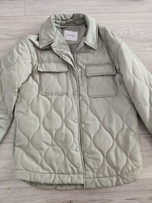 Стильна курточка від George