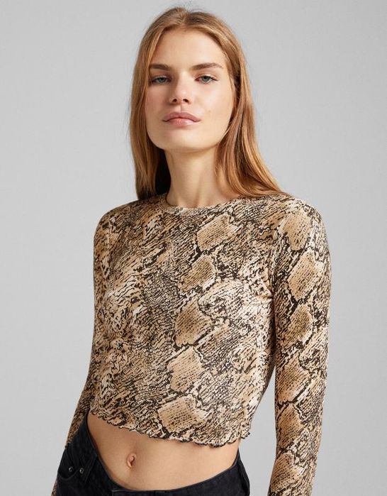 Топ лонг в зміївний принт  водолазка s bershka