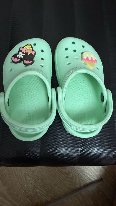 Прлдам дитячі тапки crocs